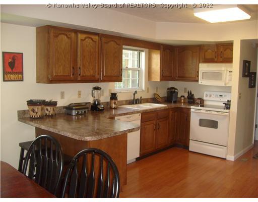 15 Ralph Drive Hurricane, WV 25526 - Photo 4 of 8 Kitchen.