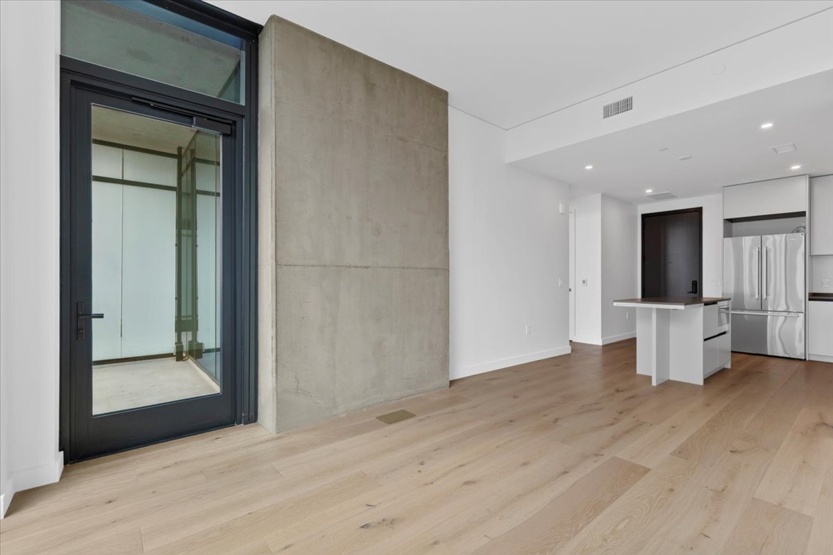 610 Davis Street, Unit 2503 Austin, TX 78701 - Photo 12 of 29 a view of an empty room and glass door