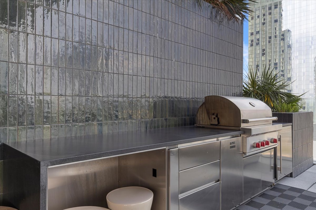 610 Davis Street, Unit 2503 Austin, TX 78701 - Photo 27 of 29 a bathroom with a toilet and a sink