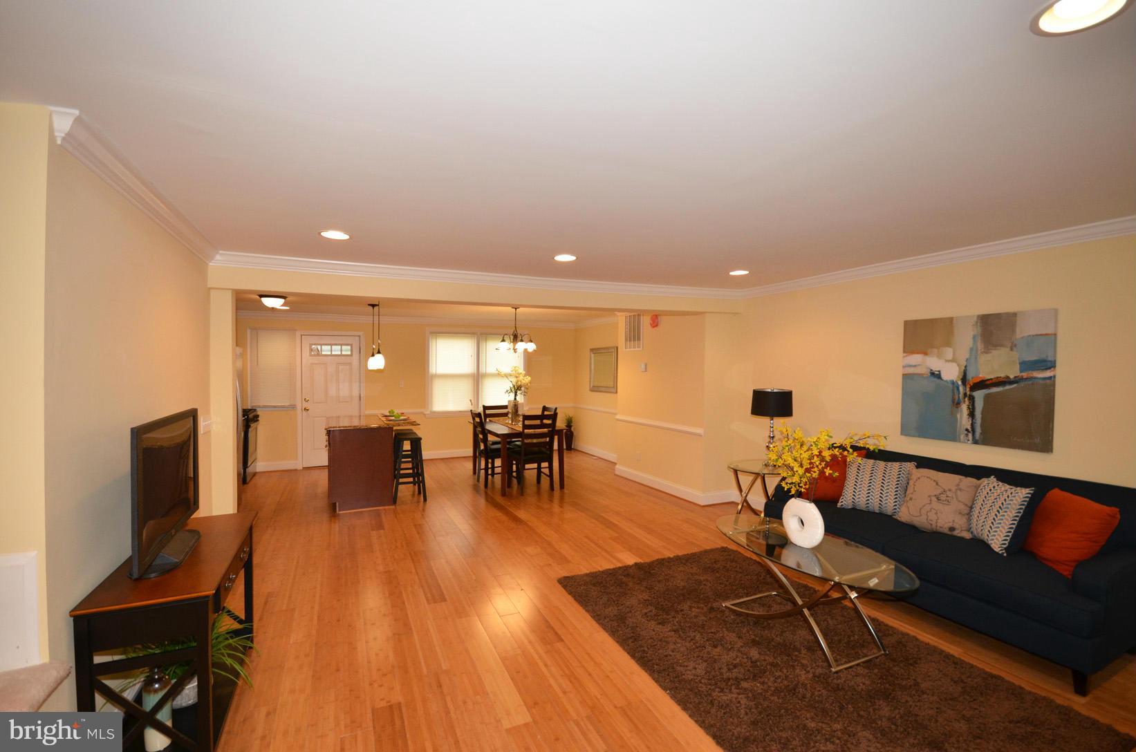 1019 Reverdy Road Baltimore, MD 21212 - Photo 3 of 30 Living Room