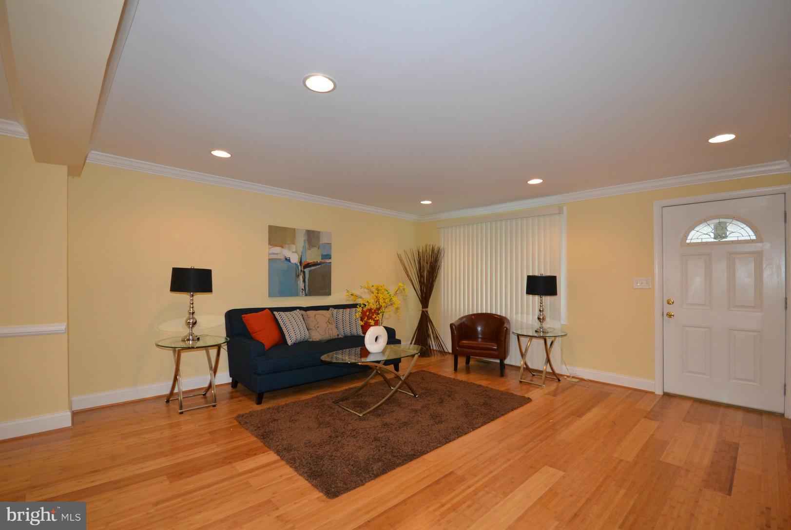 1019 Reverdy Road Baltimore, MD 21212 - Photo 5 of 30 Living Room
