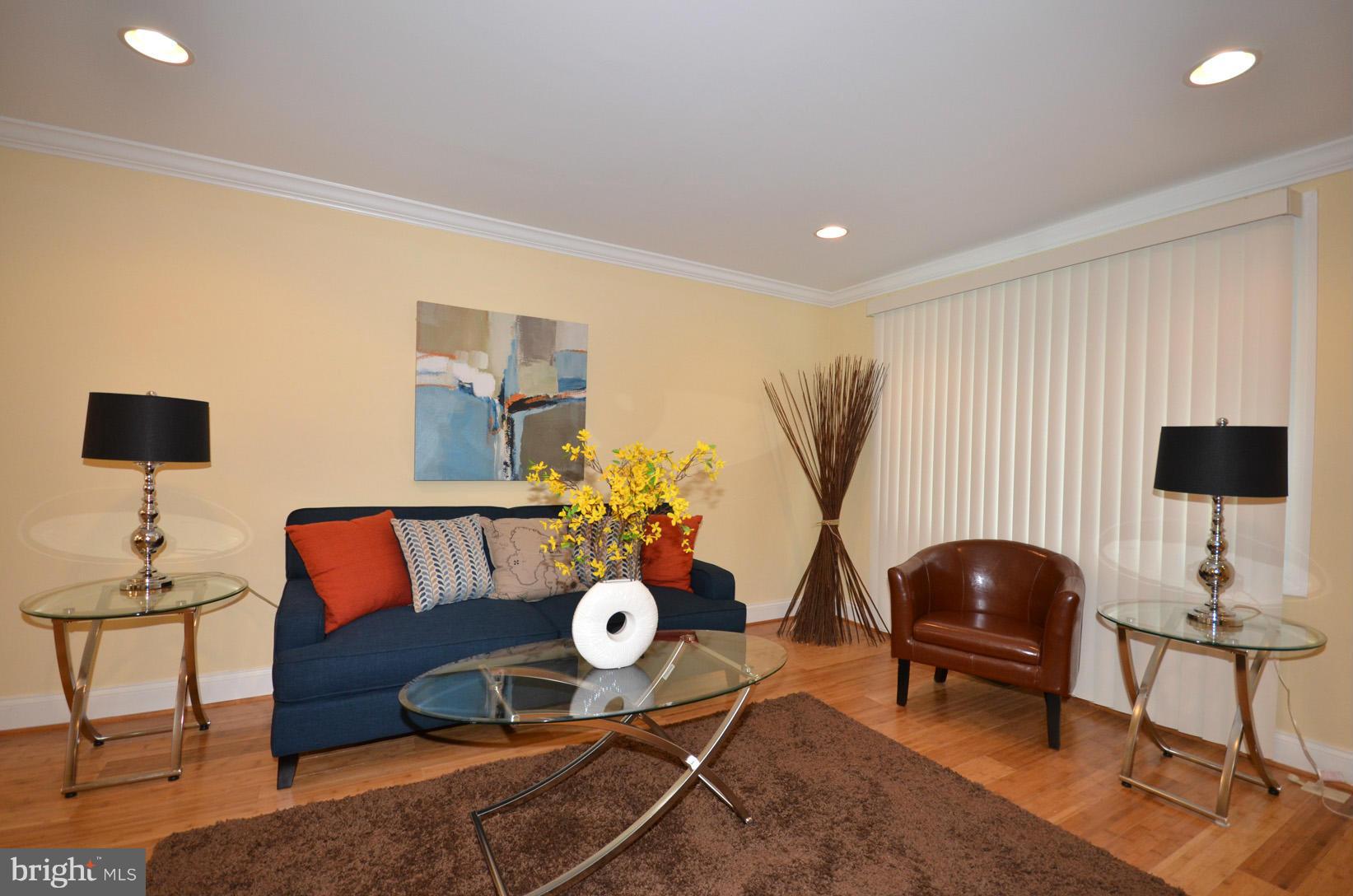 1019 Reverdy Road Baltimore, MD 21212 - Photo 9 of 30 Living Room