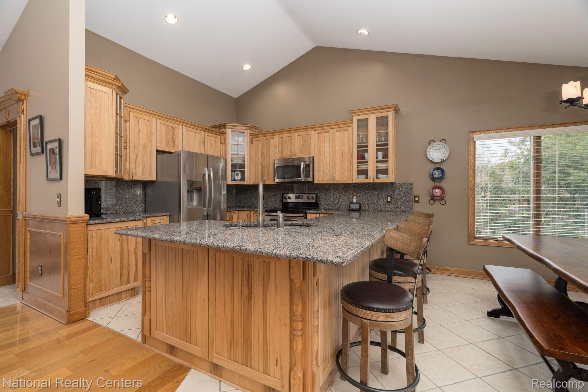 2814 Grouse Lane Rochester, MI 48306 - Photo 11 of 52 Great island in kitchen