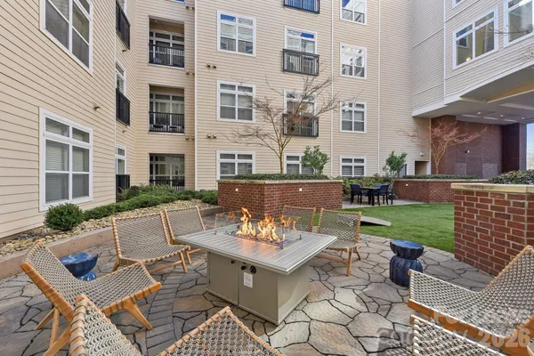 $1,433 | 905 Kenilworth Avenue, Unit A4H, Charlotte, NC 28204