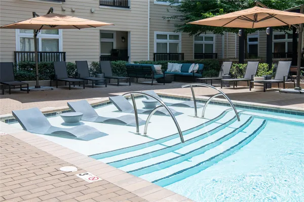 $1,433 | 905 Kenilworth Avenue, Unit A4H, Charlotte, NC 28204