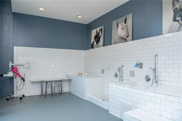 $1,433 | 905 Kenilworth Avenue, Unit A4H, Charlotte, NC 28204