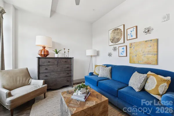 $1,433 | 905 Kenilworth Avenue, Unit A4H, Charlotte, NC 28204
