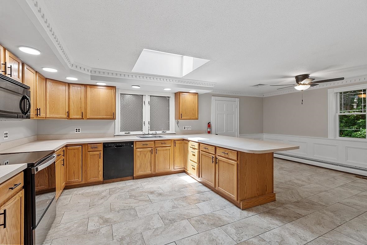 6 Chase Island Atkinson, NH 03811 - Photo 3 of 38