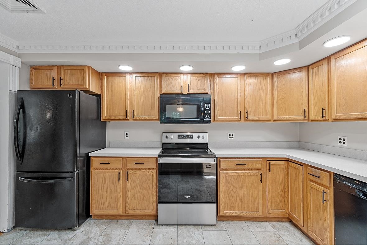 6 Chase Island Atkinson, NH 03811 - Photo 4 of 38