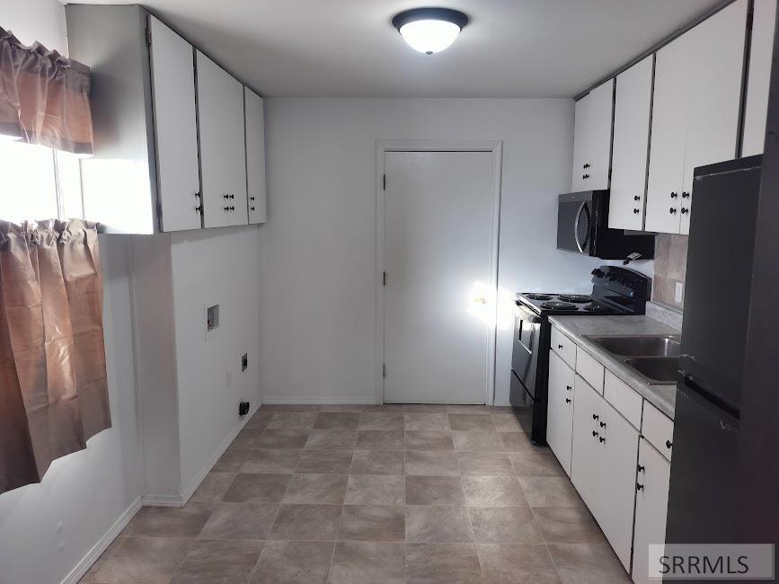 683 Decoria Avenue Arco, ID 83213 - Photo 18 of 23 kitchen with curtains and appliances