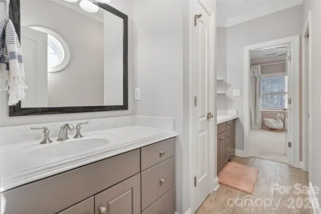 a en suite bathroom with a sink and a mirror
