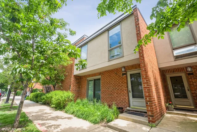 $3,700 | 2103 North Larrabee Street, Chicago, IL 60614