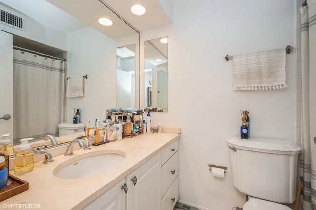 $3,700 | 2103 North Larrabee Street, Chicago, IL 60614