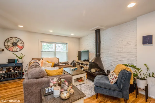 $3,700 | 2103 North Larrabee Street, Chicago, IL 60614