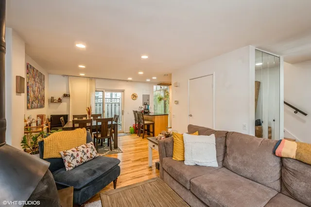 $3,700 | 2103 North Larrabee Street, Chicago, IL 60614