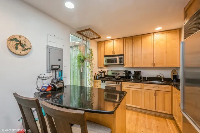 $3,700 | 2103 North Larrabee Street, Chicago, IL 60614