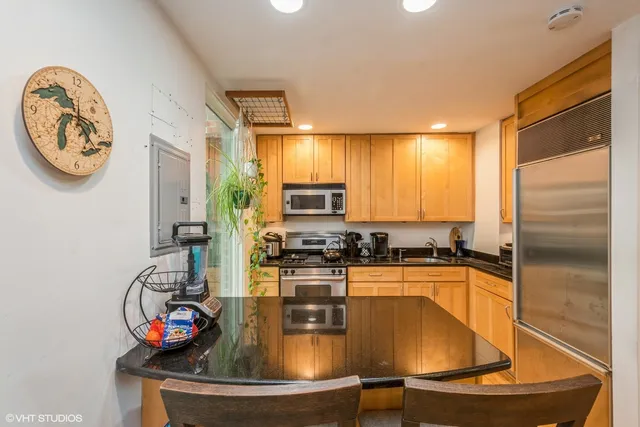 $3,700 | 2103 North Larrabee Street, Chicago, IL 60614