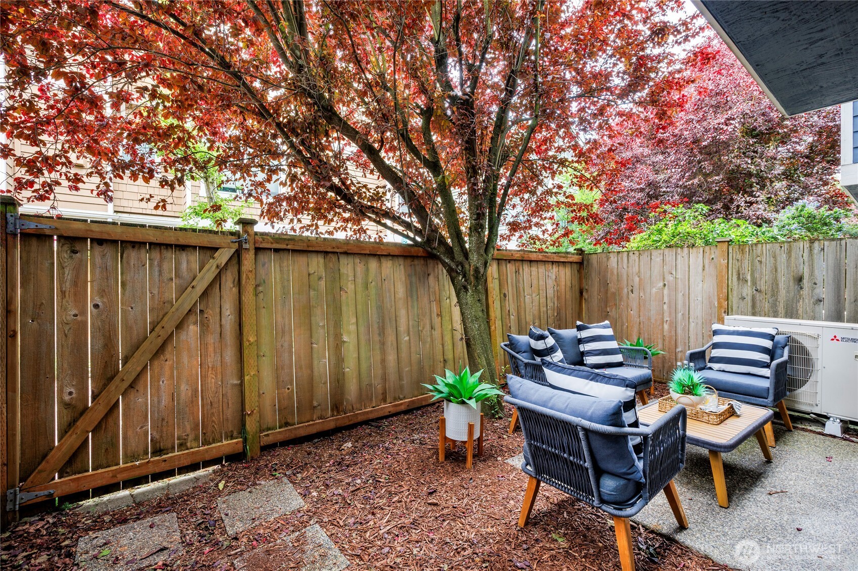 8505 Midvale Avenue North, Unit B Seattle, WA 98103 - Photo 2 of 18