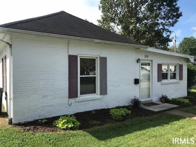 $1,100 | 315 Gray Street, Newburgh, IN 47630