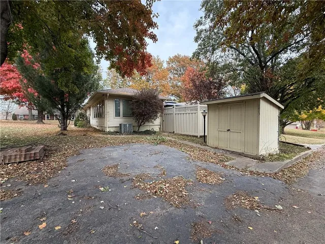 $352,000 | 1803 Clearview Drive, Lexington, MO 64067