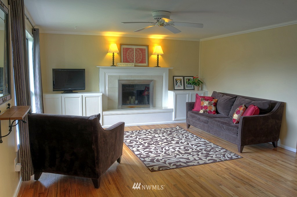 16616 126th Avenue Southeast Renton, WA 98058 - Photo 2 of 18 Gallery Image 2