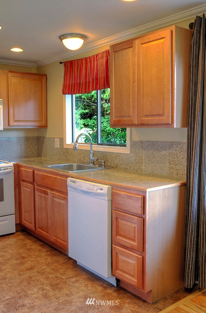 16616 126th Avenue Southeast Renton, WA 98058 - Photo 5 of 18 Gallery Image 5
