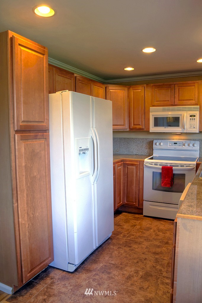 16616 126th Avenue Southeast Renton, WA 98058 - Photo 6 of 18 Gallery Image 6