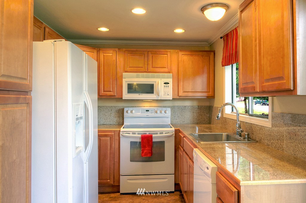 16616 126th Avenue Southeast Renton, WA 98058 - Photo 7 of 18 Gallery Image 7