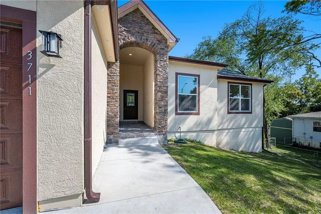 $500,000 | 3711 North Wayne Avenue, Kansas City, MO 64116