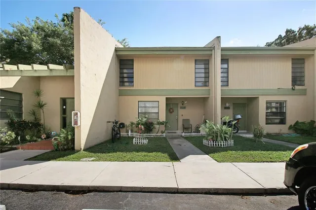 $3,300 | 9210 Northwest 14th Street, Unit 9210, Hollywood, FL 33024