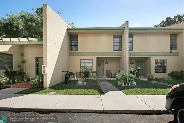 $3,300 | 9210 Northwest 14th Street, Unit 9210, Hollywood, FL 33024