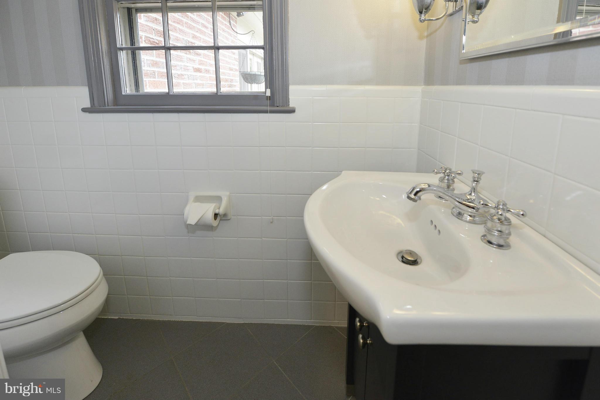 307 Hamilton Avenue Silver Spring, MD 20901 - Photo 13 of 30 Bath