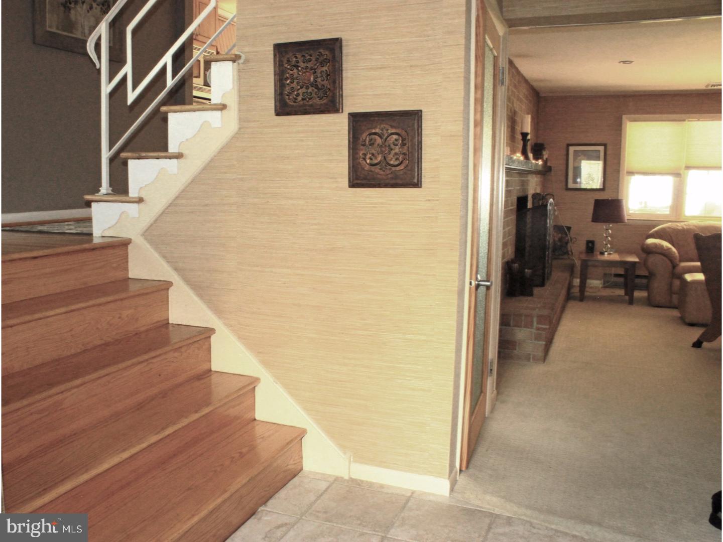 1034 Crozer Lane Springfield, PA 19064 - Photo 5 of 25 Foyer