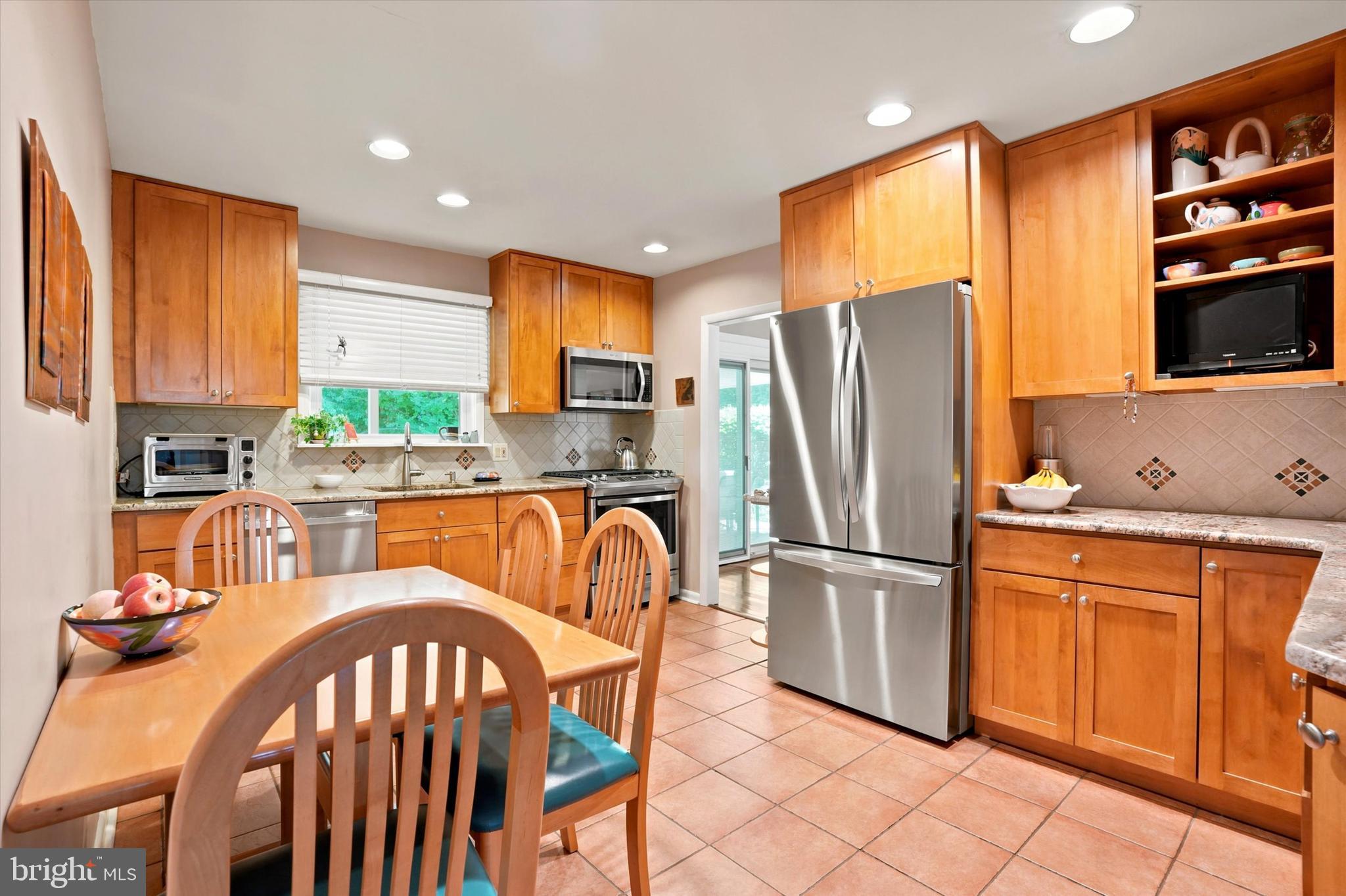 627 Meadow Road Huntingdon Valley, PA 19006 - Photo 14 of 34