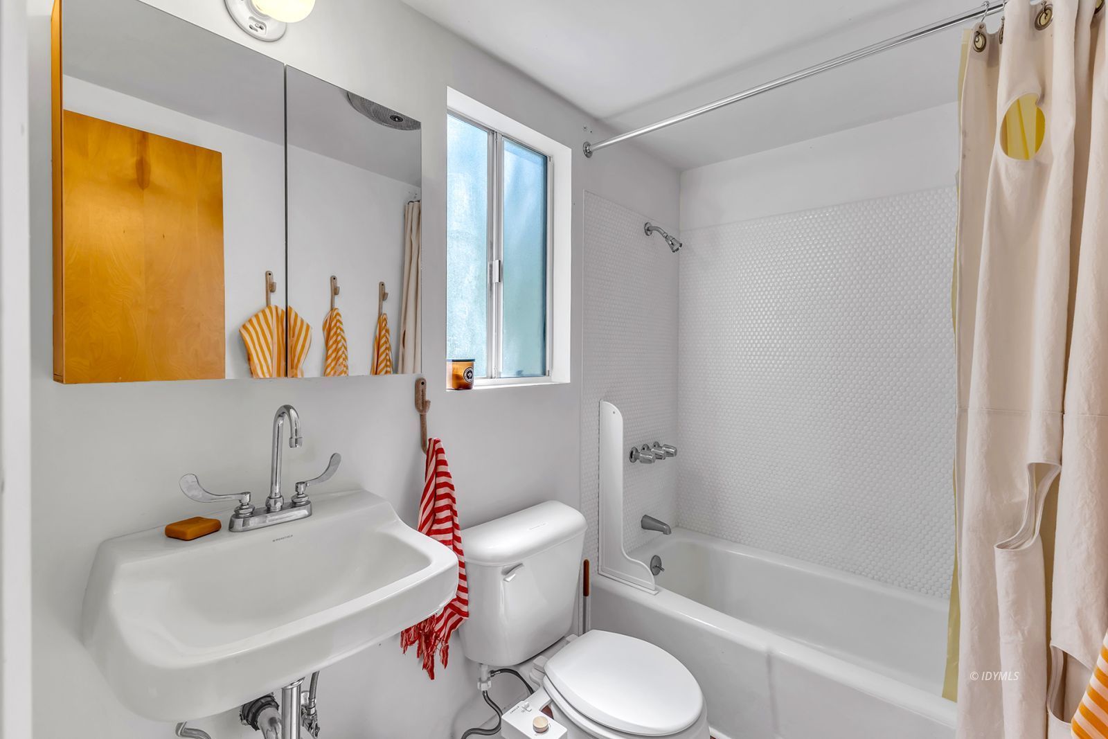 53370 Rising Glen Road Idyllwild, CA 92549 - Photo 14 of 32 Full Bathroom