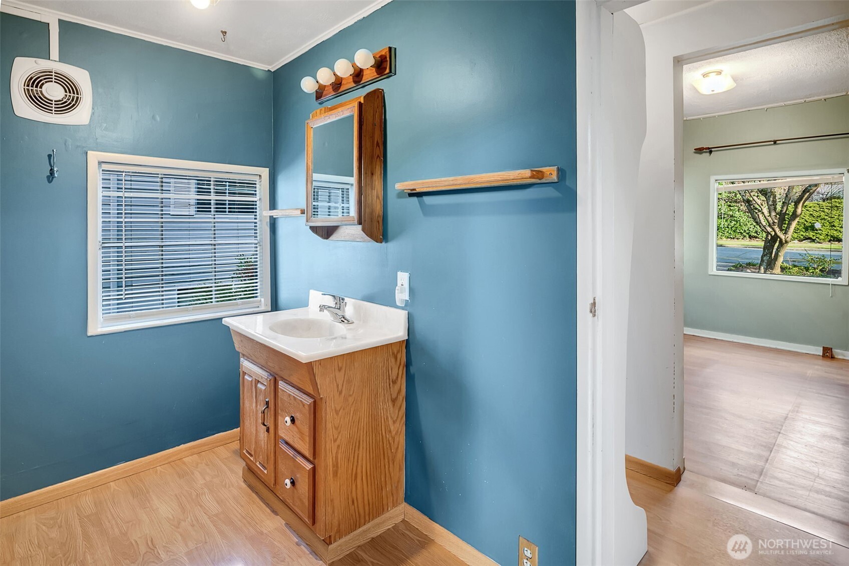 7233 36th Avenue Southwest Seattle, WA 98126 - Photo 19 of 40