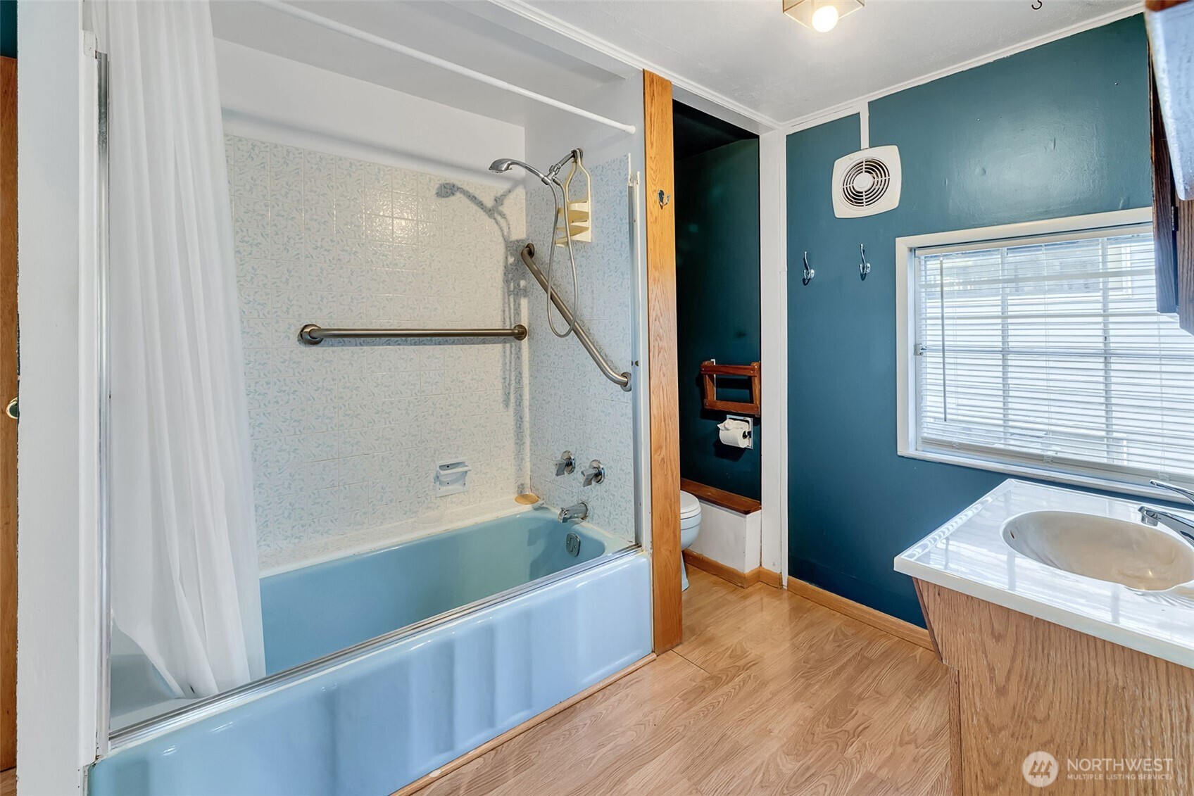 7233 36th Avenue Southwest Seattle, WA 98126 - Photo 20 of 40