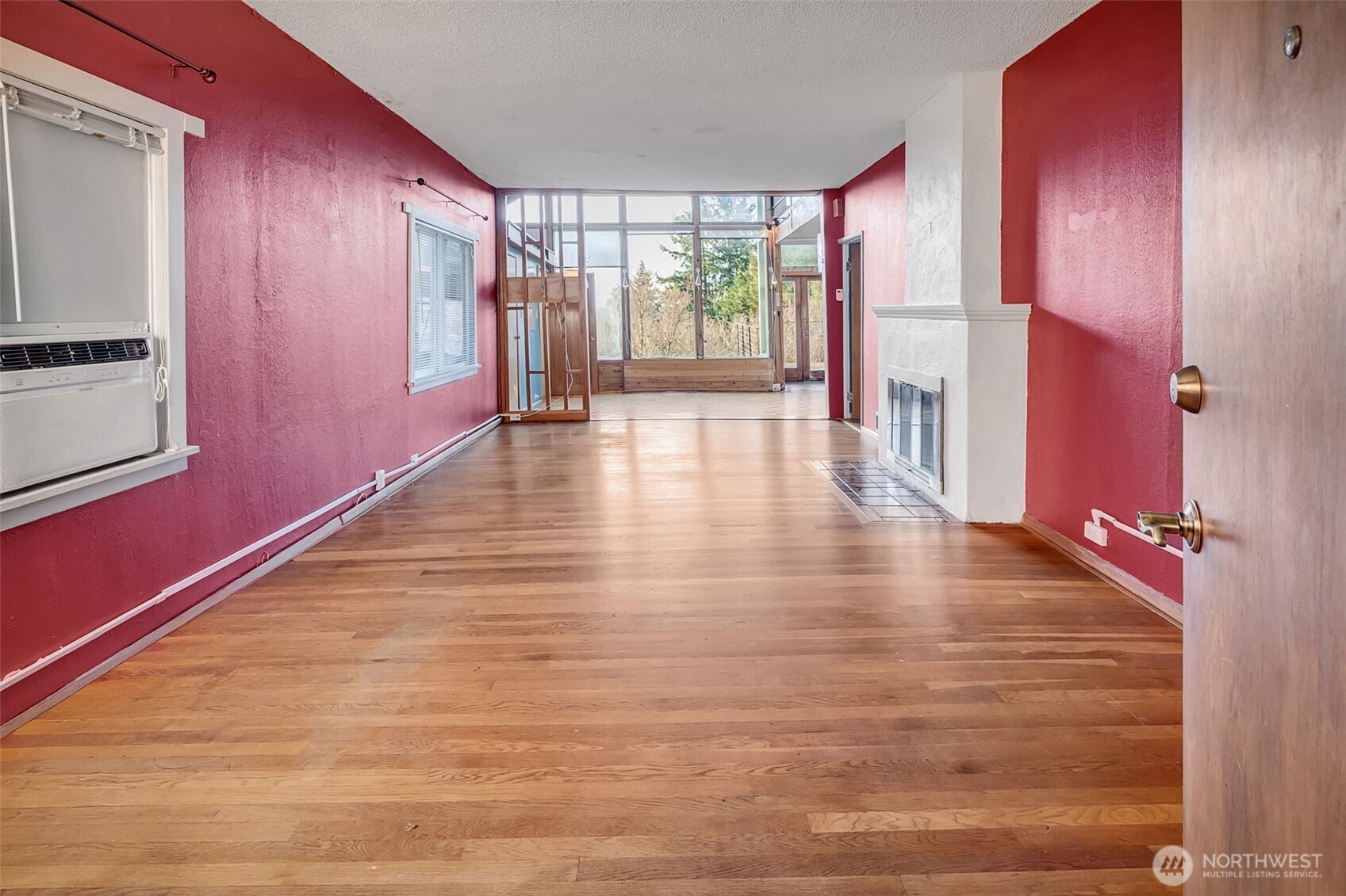 7233 36th Avenue Southwest Seattle, WA 98126 - Photo 3 of 40