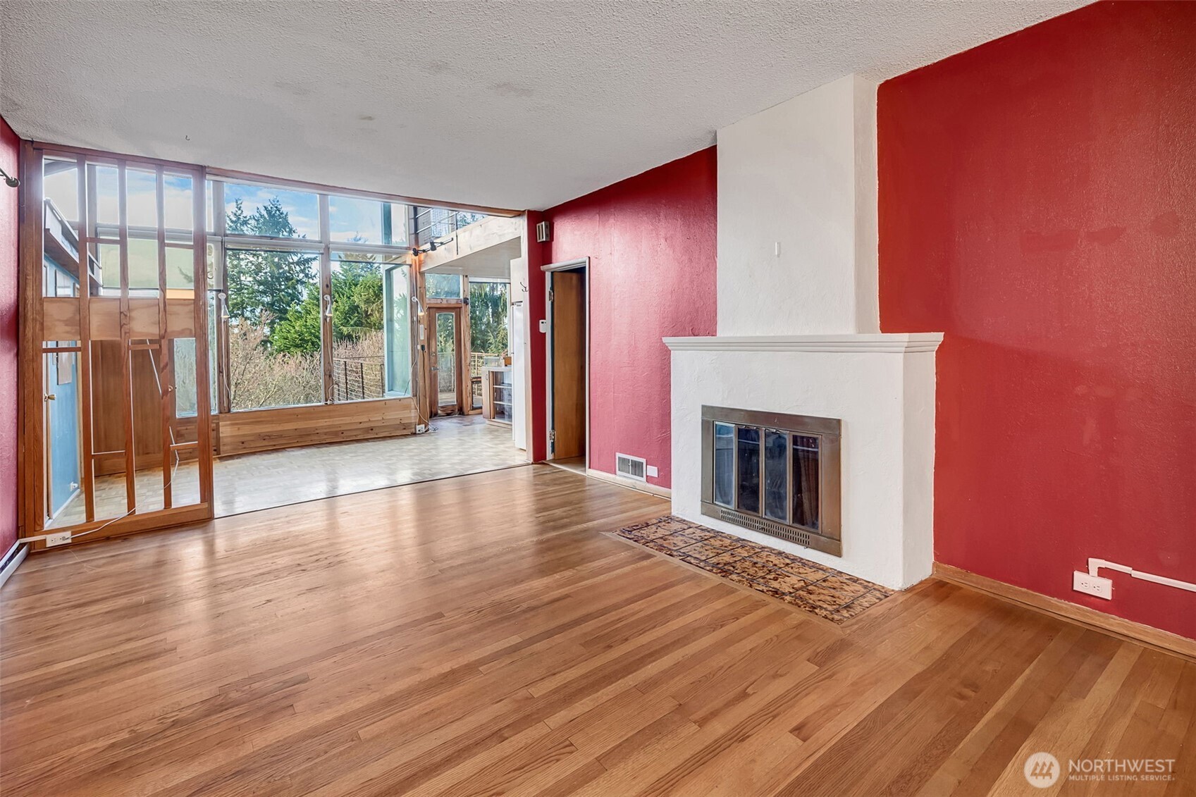 7233 36th Avenue Southwest Seattle, WA 98126 - Photo 4 of 40