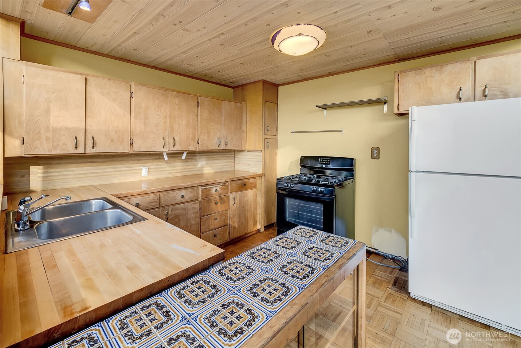 7233 36th Avenue Southwest Seattle, WA 98126 - Photo 6 of 40