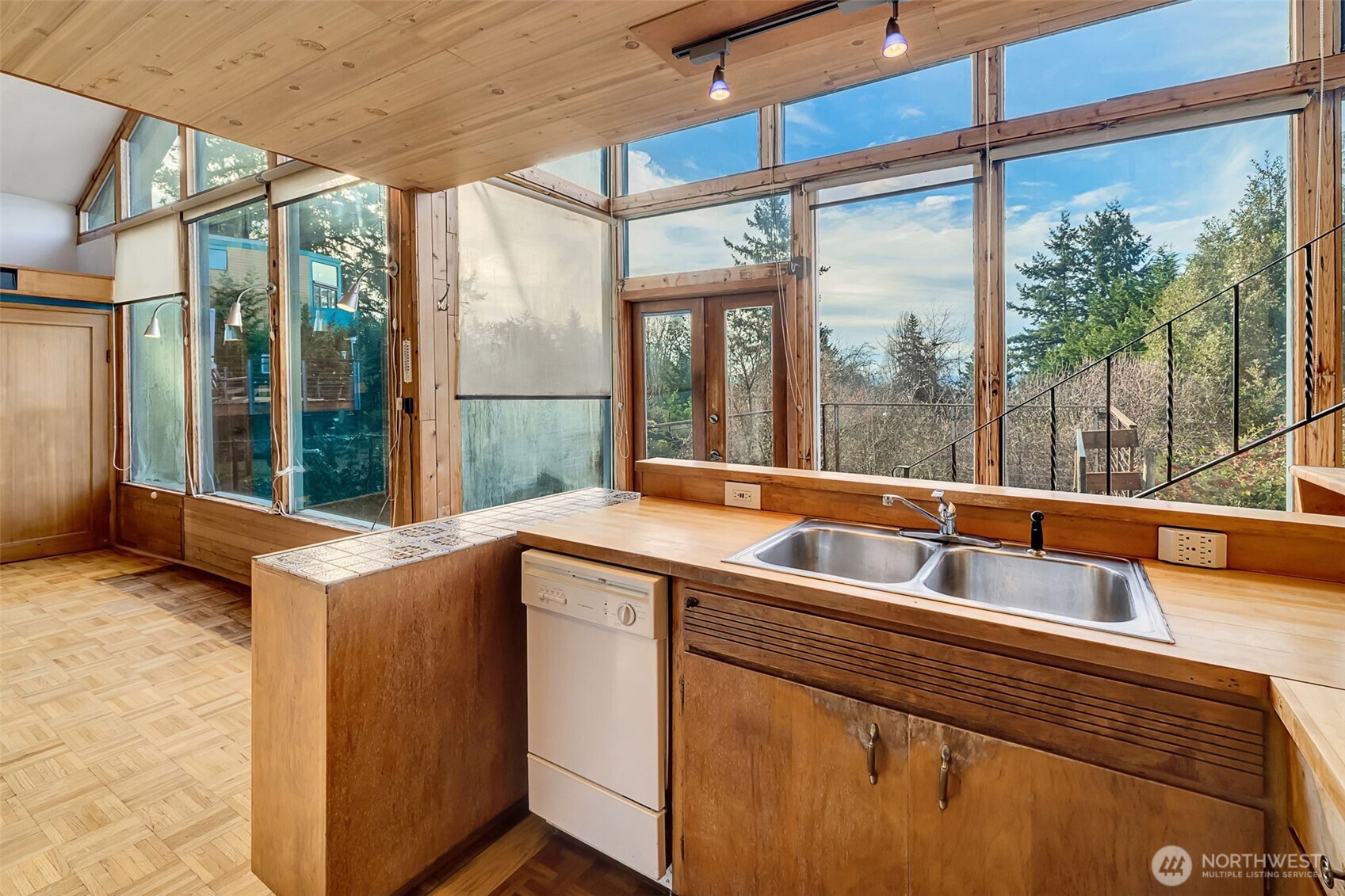 7233 36th Avenue Southwest Seattle, WA 98126 - Photo 8 of 40