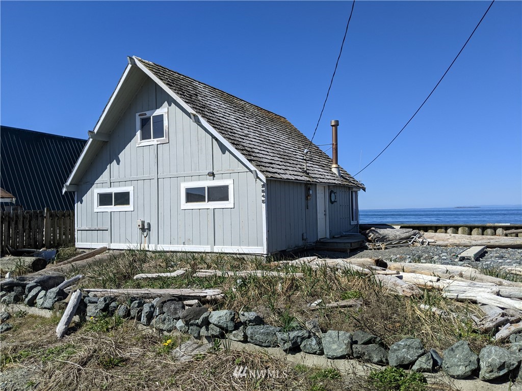 2545 West Beach Road Oak Harbor, WA 98277 - Photo 2 of 29 Gallery Image 2