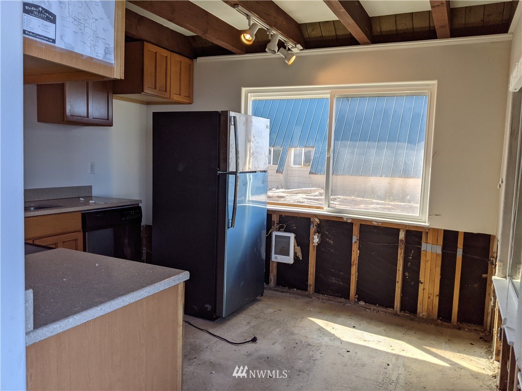 2545 West Beach Road Oak Harbor, WA 98277 - Photo 13 of 29 Gallery Image 13