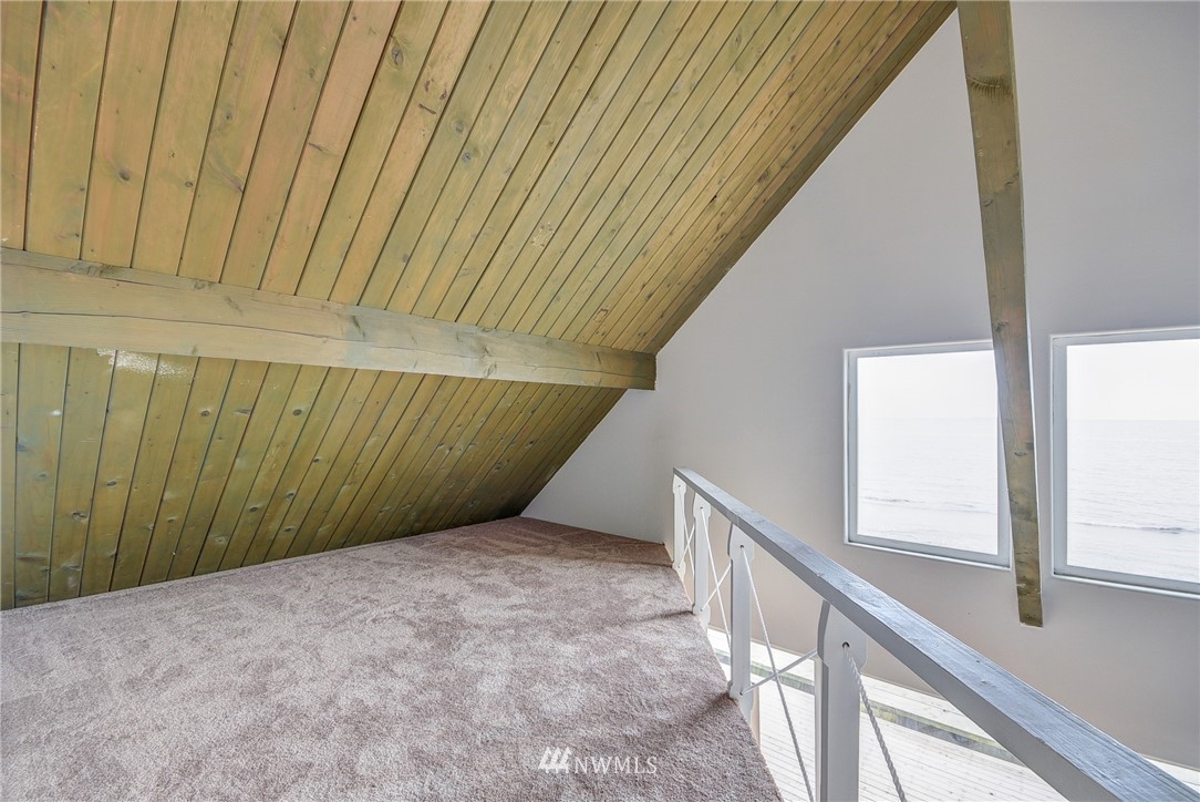 2545 West Beach Road Oak Harbor, WA 98277 - Photo 15 of 29 Gallery Image 15