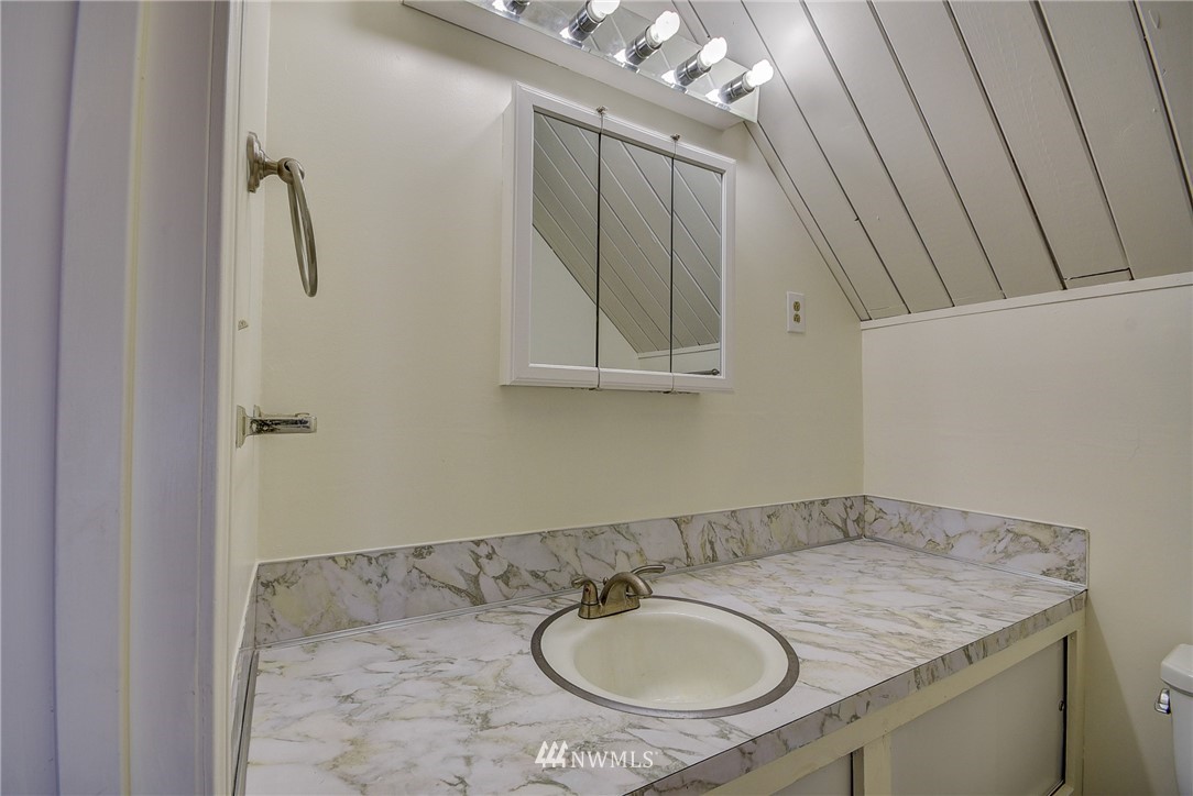 2545 West Beach Road Oak Harbor, WA 98277 - Photo 19 of 29 Gallery Image 19