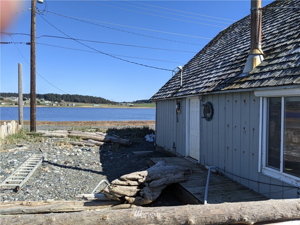 2545 West Beach Road Oak Harbor, WA 98277 - Photo 24 of 29 Gallery Image 24