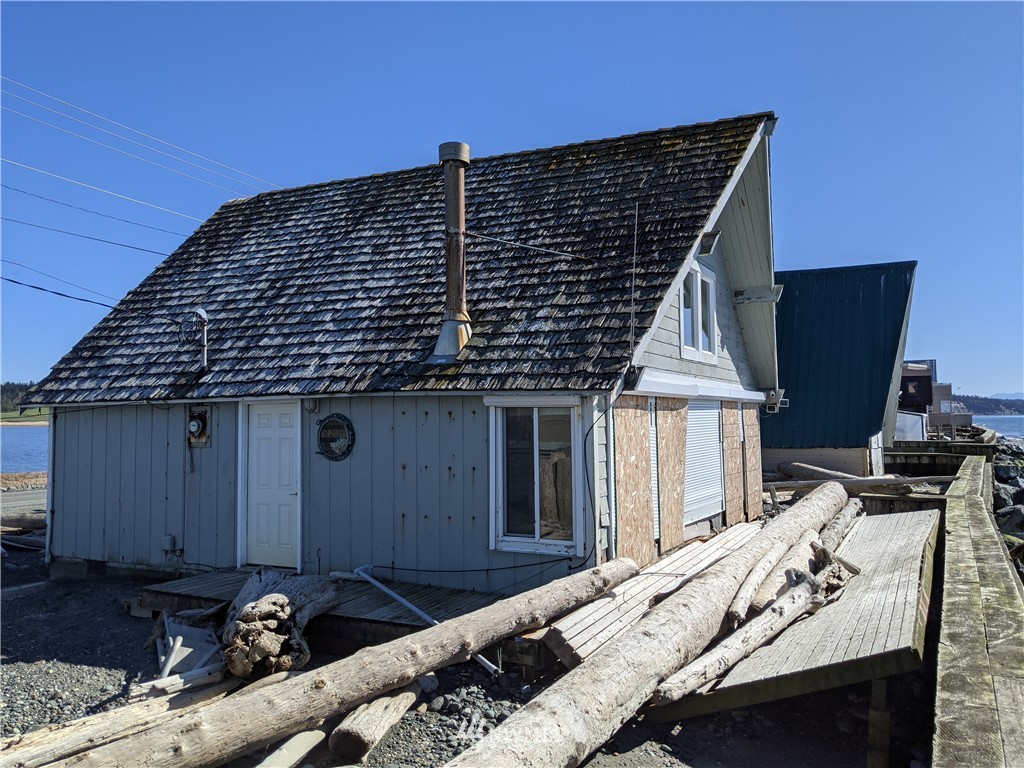 2545 West Beach Road Oak Harbor, WA 98277 - Photo 4 of 29 Gallery Image 4
