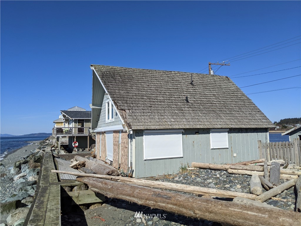 2545 West Beach Road Oak Harbor, WA 98277 - Photo 6 of 29 Gallery Image 6
