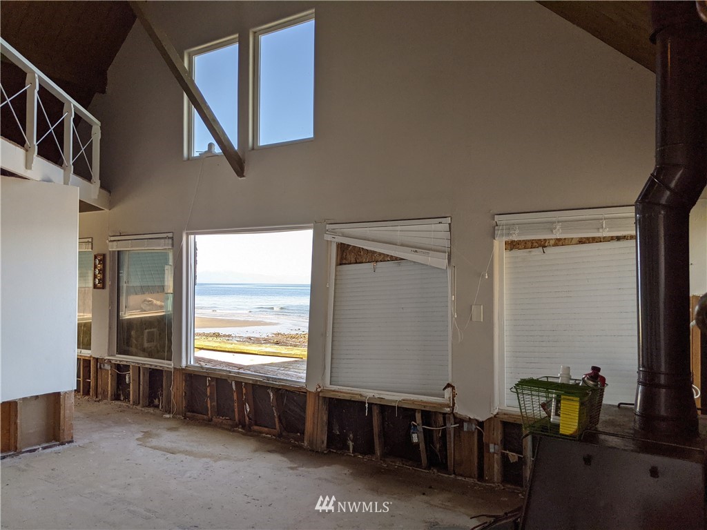 2545 West Beach Road Oak Harbor, WA 98277 - Photo 9 of 29 Gallery Image 9