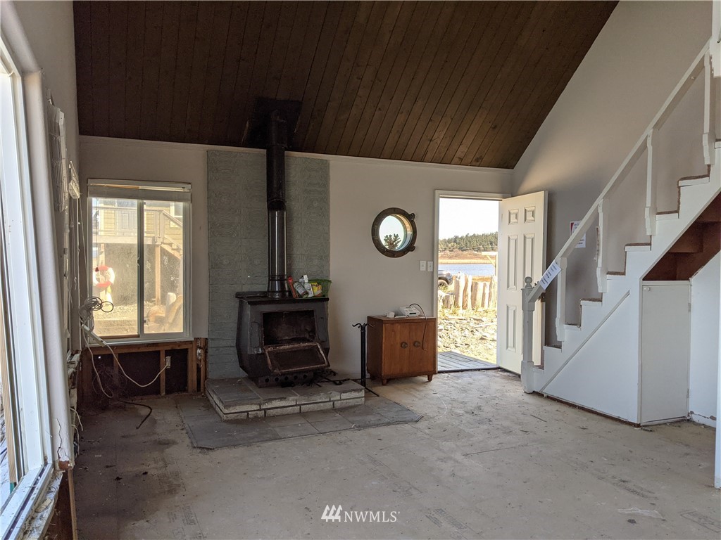 2545 West Beach Road Oak Harbor, WA 98277 - Photo 10 of 29 Gallery Image 10